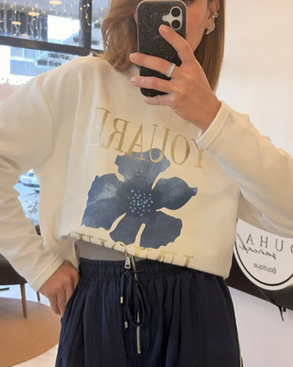 Sweatshirt